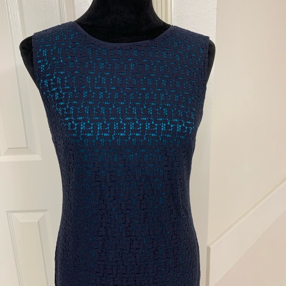 Elegant Tahari Dress - Picture 3 of 7